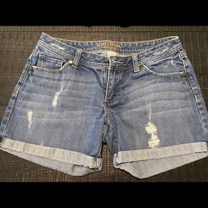 Women’s Arizona distressed denim shorts size 7